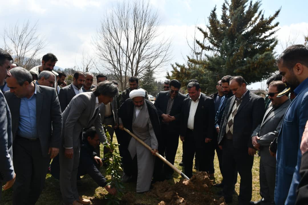 کاشت ۱۸۲۸ نهال به مناسبت یادبود شهدای استان کهگیلویه وبویراحمد کاشت ۱۸۲۸ نهال به مناسبت یادبود شهدای استان کهگیلویه وبویراحمد