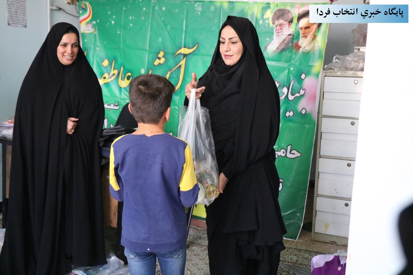 ۱۵۰ بسته لوازم‌التحریر و سبد کالا به دانش آموزان تحت پوشش بنیاد عاطفه های گچساران اهدا شد
