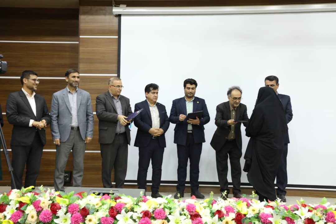 گرامیداشت روز ملی آزمایشگاه و تقدیر از کارشناسان آزمایشگاه در دانشگاه یاسوج