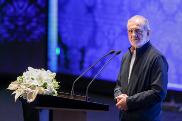 توصیف پزشکیان از جایگاه ۸ ماه پیش خود/ بنده را تحویل نمیگرفتند اما الان رئیس جمهور شدم! توصیف پزشکیان از جایگاه ۸ ماه پیش خود/ بنده را تحویل نمیگرفتند اما الان رئیس جمهور شدم!