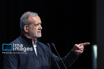 پزشکیان: یکباره اعلام می کنند ۱۰ همت پول در یک بانک گم شد؛ مگر پول گم می شود؟!/ رانت و رشوه و زمین خواری و قاچاق به خاطر این است که داده نداریم پزشکیان: یکباره اعلام می کنند ۱۰ همت پول در یک بانک گم شد؛ مگر پول گم می شود؟!/ رانت و رشوه و زمین خواری و قاچاق به خاطر این است که داده نداریم