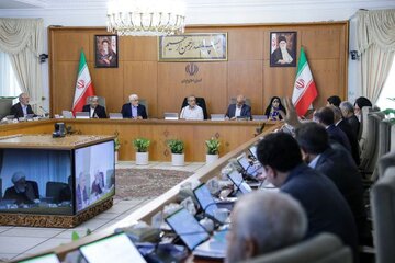 پوشش نظامی وزیر پزشکیان در جلسه هیات دولت/ عراقچی و وزیر اطلاعات هم بودند پوشش نظامی وزیر پزشکیان در جلسه هیات دولت/ عراقچی و وزیر اطلاعات هم بودند