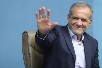 کنایه سنگین پزشکیان؛ فرصت ندارم صحبتهای ترامپ را بشنوم/ ۴۷ سال است که مارا تحریم کرده اند، اما ایرانی هارا نمیشناسند کنایه سنگین پزشکیان؛ فرصت ندارم صحبتهای ترامپ را بشنوم/ ۴۷ سال است که مارا تحریم کرده اند، اما ایرانی هارا نمیشناسند