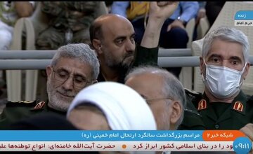 تصاویری از همنشینی فرماندهان بلندپایه سپاه و دولتمردان پزشکیان/ سردار قاآنی به حرم امام رفت