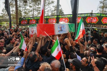 حضور علی لاریجانی در مراسم تدفین شهدای اقتدار در بهشت زهرا +تصاویر حضور علی لاریجانی در مراسم تدفین شهدای اقتدار در بهشت زهرا +تصاویر