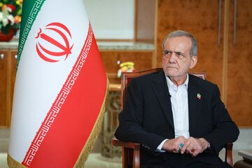 پزشکیان در بازدید از وزارت کشور: قدر این مردم را باید بدانیم که با هر تفکری پای کشورشان ایستادند پزشکیان در بازدید از وزارت کشور: قدر این مردم را باید بدانیم که با هر تفکری پای کشورشان ایستادند