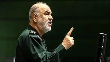 دیدار جمعی از مدیران رسانه‌ای کشور با خانواده سردار سلامی/ حسین شریعتمداری هم بود+ عکس