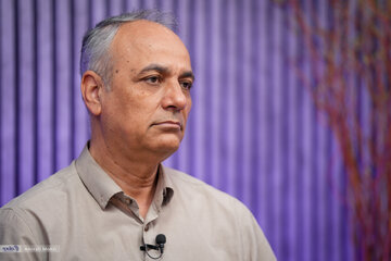 طعنه زیدآبادی به فواد ایزدی و روزنامه کیهان/ وقتی فرد تحصیل کرده‌ای، آمریکا را تهدید لفظی می‌کند، چه انتظاری از گردانندگان روزنامه کیهان دارید؟