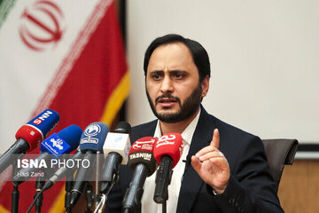 عصبانیت سخنگوی دولت سیزدهم از پزشکیان / چرا استرداد لایحه فضای مجازی بهادری جهرمی را ناراحت کرده است؟