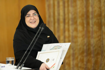 ارجاع مخالفان دولت به سخنان و سایت رهبری از سوی مهاجرانی/ دولت در شرایطی کابینه را تشکیل داد که در جنگ بود ارجاع مخالفان دولت به سخنان و سایت رهبری از سوی مهاجرانی/ دولت در شرایطی کابینه را تشکیل داد که در جنگ بود