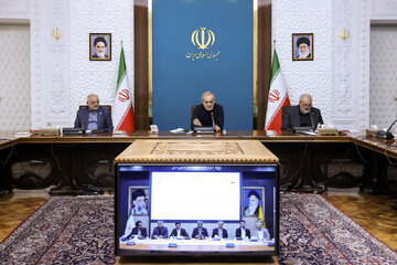 بهرهبرداری و آغاز عملیات اجرایی ۴۲۵ مگاوات نیروگاه خورشیدی کشور با دستور رئیس جمهور بهرهبرداری و آغاز عملیات اجرایی ۴۲۵ مگاوات نیروگاه خورشیدی کشور با دستور رئیس جمهور