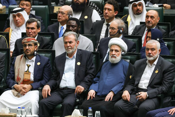 تصاویری از آخرین ساعات زندگی شهید هنیه در مجلس شورای اسلامی/ روبوسی شهید هنیه با پزشکیان در مراسم تحلیف/ خوش و بش لاریجانی با مقامات مقاومت فلسطین تصاویری از آخرین ساعات زندگی شهید هنیه در مجلس شورای اسلامی/ روبوسی شهید هنیه با پزشکیان در مراسم تحلیف/ خوش و بش لاریجانی با مقامات مقاومت فلسطین