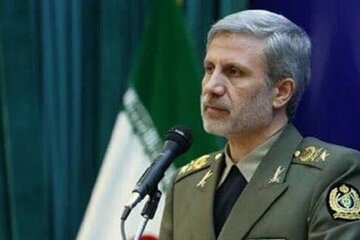 فرمانده کل ارتش: پدافند هوایی در جنگ ۱۲ روزه ثابت کرد آماده مقابله با تهدیدات در هر سطحی است/ پدافند در خط مقدم دفاع از آسمان کشور است