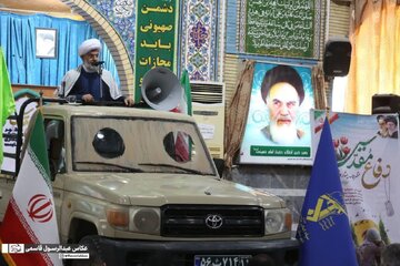 خطبه های نماز جمعه از پشت وانت تویوتا + عکس