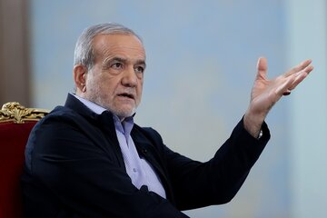 دولت اگر راست میگوید، حساب دخل و خرجش را با مردم درمیان بگذارد/ چاره کار، کاهش ساعت کاری ادارات نیست؛ تعدیل مازاد نیروی ستادی در دستور کار قرار گیرد دولت اگر راست میگوید، حساب دخل و خرجش را با مردم درمیان بگذارد/ چاره کار، کاهش ساعت کاری ادارات نیست؛ تعدیل مازاد نیروی ستادی در دستور کار قرار گیرد