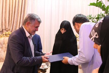 دیدار اعضای حزب موتلفه با خانواده شهید شادمانی/ از روایت دبیرکل موتلفه از درخواست سردار شادمانی تا خاطره احسان شادمانی از خوابی که درباره پدرش دیدند دیدار اعضای حزب موتلفه با خانواده شهید شادمانی/ از روایت دبیرکل موتلفه از درخواست سردار شادمانی تا خاطره احسان شادمانی از خوابی که درباره پدرش دیدند