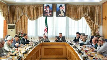 روایتی از دیدار سنایی با فعالان سیاسی/ ابطحی: رفتن پزشکیان به نیویورک لازم است، اما بشرطها و شروطها!/ شیطان را لعنت کردم!