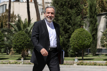 پشت پرده حملات هدفمند تندروها به عباس عراقچی/ بی‌اعتنایی دلواپسان به شرایط بحرانی