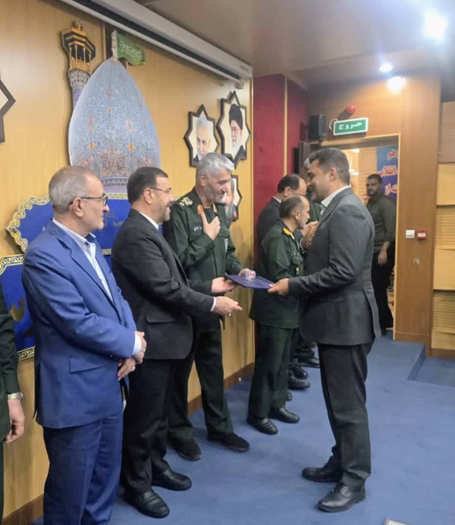 تجلیل از مدیرکل راه و شهرسازی کهگیلویه و بویراحمد به پاس خدمات صادقانه در توسعه عمرانی این استان