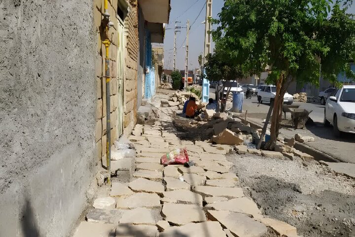 سنگ فرش غیر اصولی در  بافت تاریخی دهدشت؛طرحی که شروع نشده متوقف شد