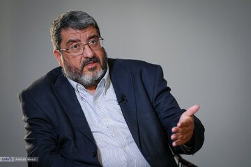 فواد ایزدی: حساسیت ایرانیها نسبت به آمریکا بالا است/ در سالهای اخیر موضوع آمریکا به عرصه رقابتهای سیاسی داخلی کشیده شد فواد ایزدی: حساسیت ایرانیها نسبت به آمریکا بالا است/ در سالهای اخیر موضوع آمریکا به عرصه رقابتهای سیاسی داخلی کشیده شد