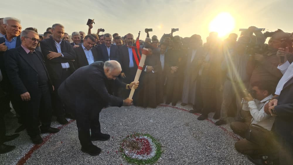 آغاز عملیات اجرایی بیش از ۶ هزار هزار میلیارد تومان پروژه در سفر معاون وزیر راه و شهرسازی به استان آغاز عملیات اجرایی بیش از ۶ هزار هزار میلیارد تومان پروژه در سفر معاون وزیر راه و شهرسازی به استان