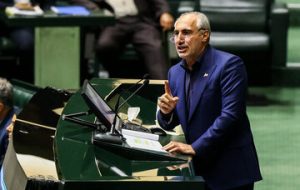 آمار عجیب رییس سازمان برنامه از وضعیت خرید نان/ ۲۳ درصد نان‌های کشور با ۲ درصد کارت‌های بانکی خریداری شده است!