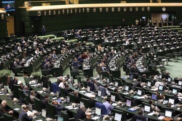 اعلام وصول ۳ سوال از دو وزیر پزشکیان/ طرح جدید مجلس درباره تخلفات حوزه صوت و تصویر فراگیر در فضای مجازی!