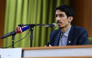 انتقاد تند عضو کمیسیون انرژی: بنزین وارد می‌کنیم اما LPG داخلی را می‌سوزانیم / مالک شریعتی: سهم LPG را عمداً صفر کردند