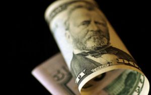 سه سناریوی مهم برای بازار ارز در آذرماه/ دلار کانال ۱۱۵ هزار تومانی را رد می‌کند؟