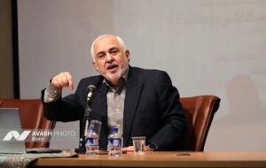 ظریف: اسحاق جهانگیری وزنه سنگین اعتدال در دولت بود/ روحانی و جهانگیری همواره در دولت در کنار هم بودند، هرچند جهانگیری دلخوری‌هایی داشت