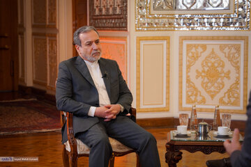 عراقچی : دیپلماسی استانی را گسترش داده ایم تا مشکلات استانهای مرزی با کشورهای همسایه حل شود/ از این طریق بخشی از تحریمها برداشته می شود عراقچی : دیپلماسی استانی را گسترش داده ایم تا مشکلات استانهای مرزی با کشورهای همسایه حل شود/ از این طریق بخشی از تحریمها برداشته می شود