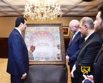 هدیه خاص و نفیس قالیباف به رئیس مجلس سنای پاکستان + عکس هدیه خاص و نفیس قالیباف به رئیس مجلس سنای پاکستان + عکس