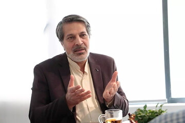 واکنش عمادالدین باقی به ماجرای سیم کارت سفید/ هیچ وقت پول برای فیلترشکن ندادهام/ همین امروز باید همه فیلتر برای همه مردم در ایران برداشته شود اما… واکنش عمادالدین باقی به ماجرای سیم کارت سفید/ هیچ وقت پول برای فیلترشکن ندادهام/ همین امروز باید همه فیلتر برای همه مردم در ایران برداشته شود اما…