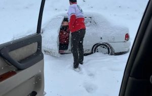 امدادرسانی به ۶۳ خانوار کهگیلویه و بویراحمد درگیر در برف و آبگرفتگی