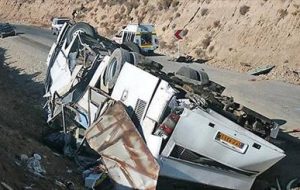 انحراف کامیون اسکانیا در محور یاسوج-اصفهان ۱۳ مصدوم برجای گذاشت