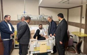 تصویر خاص از عیادت پزشکیان از سقاب اصفهانی