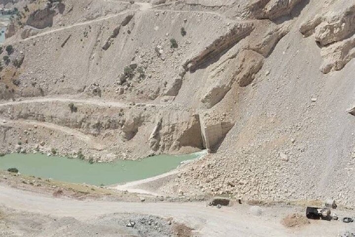 توقف ساخت سد ماندگان در دامنه کوه دنا توقف ساخت سد ماندگان در دامنه کوه دنا