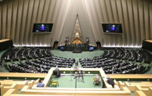 جزئیات جلسه غیرعلنی مجلس با دولت پزشکیان/ ۱۰ میلیارد دلار ارز برای تامین کالای اساسی اختصاص دارد اما ۸ میلیارد دلار آن فقط برای نهاده‌های دامی است