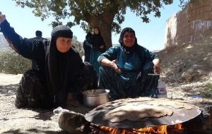 شبی به بلندای تاریخ: یلدا در کوهساران کریک با عطر نان تُنگ و شیرینی‌