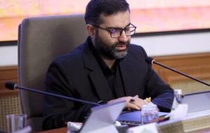 عکسی از  فرزندان درگذشته سقاب اصفهانی در مراسم ترحیم/ فرزند و پدرهمسر او بازمانده تصادف هستند