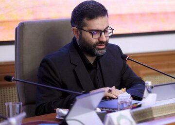 عکسی از فرزندان درگذشته سقاب اصفهانی در مراسم ترحیم/ فرزند و پدرهمسر او بازمانده تصادف هستند عکسی از فرزندان درگذشته سقاب اصفهانی در مراسم ترحیم/ فرزند و پدرهمسر او بازمانده تصادف هستند