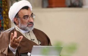 پس لرزه ماراتن کیش/ خسروپناه: انجام این برنامه ها برای عادی سازی است/اگر می‌بینیم یک نماینده توییتی می‌زند و یا صحبتی می‌کند نباید به آن اعتنایی کنیم