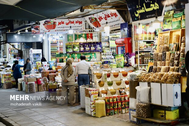 یلدا زیر سایه گرانی؛ گلایه مردم کهگیلویه و بویراحمد از افزایش قیمتها یلدا زیر سایه گرانی؛ گلایه مردم کهگیلویه و بویراحمد از افزایش قیمتها