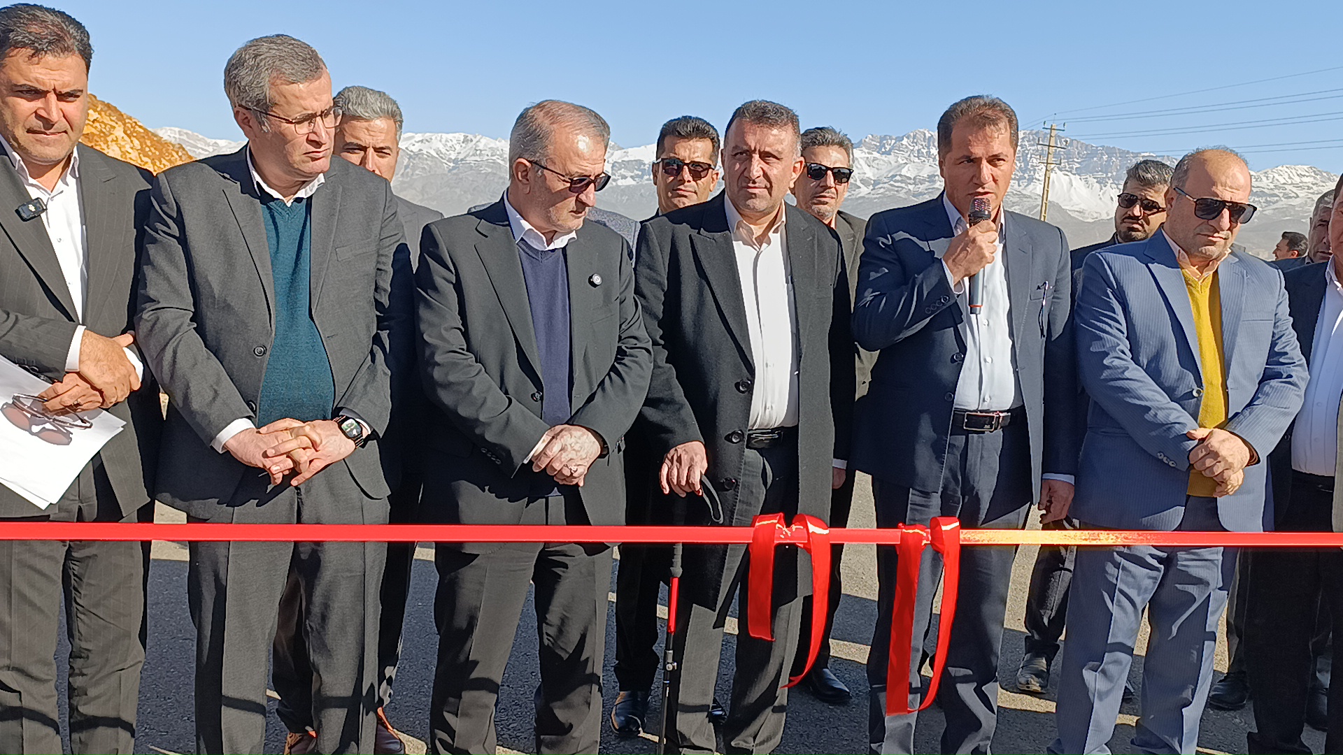 فرماندار بویراحمد: پروژههای دهه فجر برای ۹ هزار نفر اشتغال مستقیم و غیرمستقیم ایجاد میکند/بهرهبرداری و کلنگزنی ۱۳۶ پروژه عمرانی و اقتصادی در بویراحمد فرماندار بویراحمد: پروژههای دهه فجر برای ۹ هزار نفر اشتغال مستقیم و غیرمستقیم ایجاد میکند/بهرهبرداری و کلنگزنی ۱۳۶ پروژه عمرانی و اقتصادی در بویراحمد