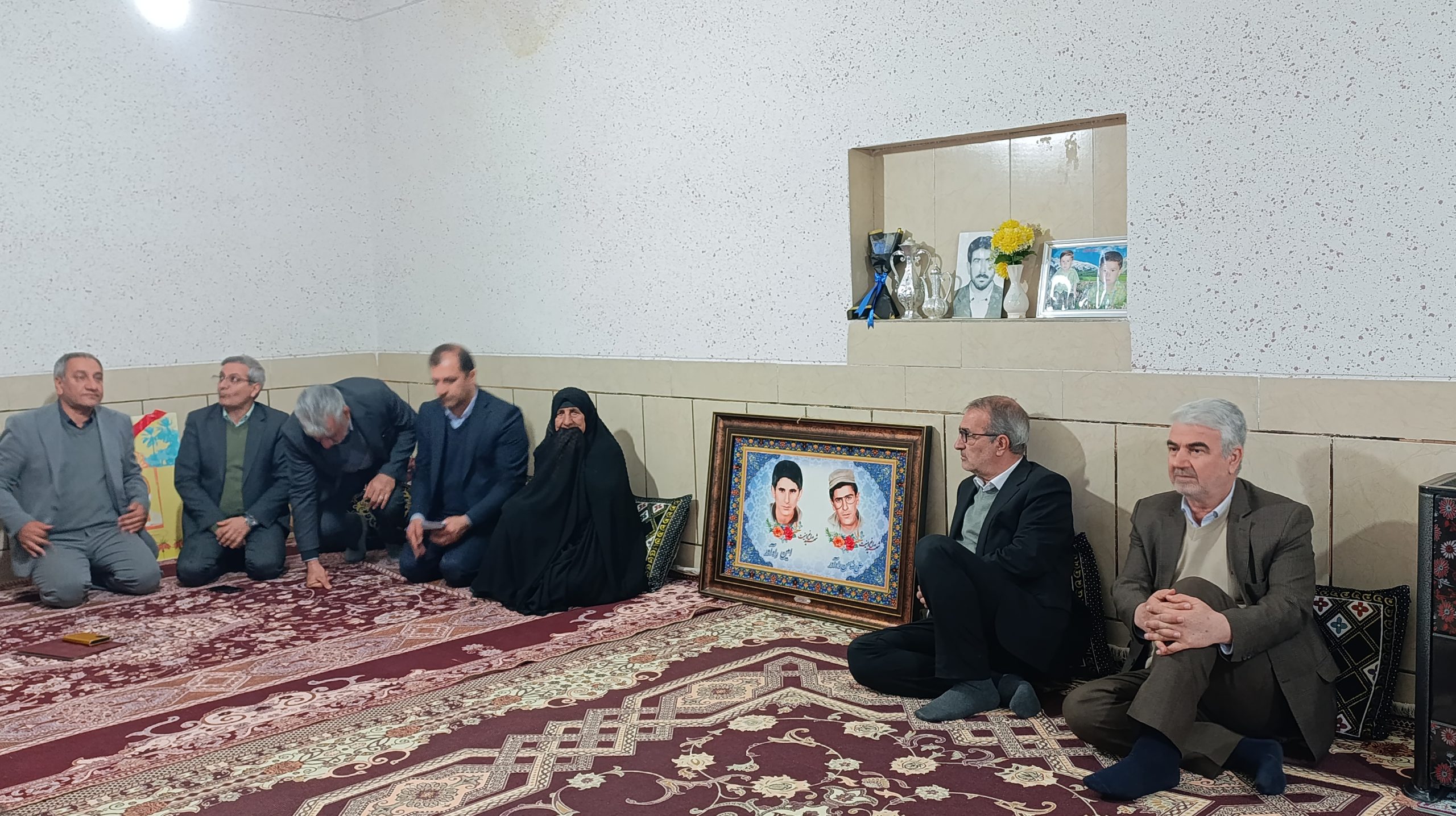 دیدار مسئولان استانی و شهرستانی با مادران شهدای دنا در سومین روز دهه فجر