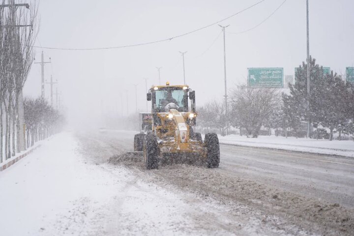 بارش برف و باران در کهگیلویه وبویراحمد؛تردد با زنجیرچرخ امکان پذیر است