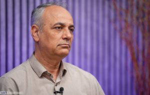 رمزگشایی زیدآبادی از واکنش های دهباشی؛ نمی‌دانم از موضع یک سوپرحزب‌اللهی دوآتشه انتقاد می‌کند یا از موضع یک برانداز قسم‌خورده!/ پاک عاجز می مانم