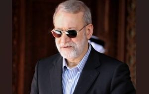 علی لاریجانی: نامه‌ای به آمریکایی‌ها نداده‌ایم ولی دوستان عمانی مطالبی را از قول آمریکایی‌ها نوشتند و به ما دادند/ مطالب را در تهران بررسی می‌کنیم