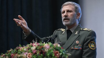 فرمانده کل ارتش درباره حوادث دی ماه: فتنه اخیر شبیه کودتا بود/ دشمن تصور می‌کند امروز در نقطه ضعف قرار داریم/ برنامه دشمن ایجاد «فرسایش راهبردی» است